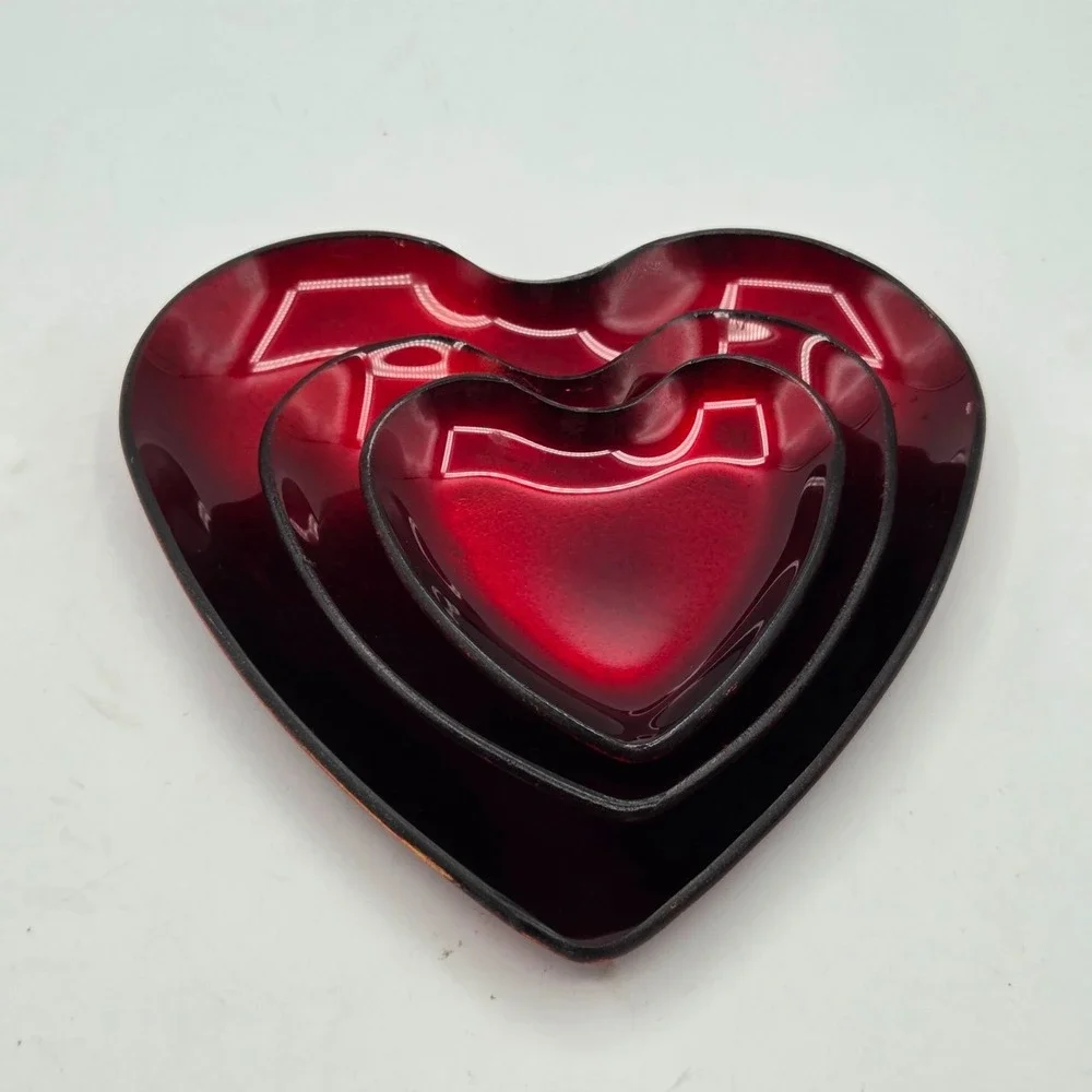 VINTAGE  Three Stackable Ruby Red Glass‎ Heart Trinket Jewelry Trays